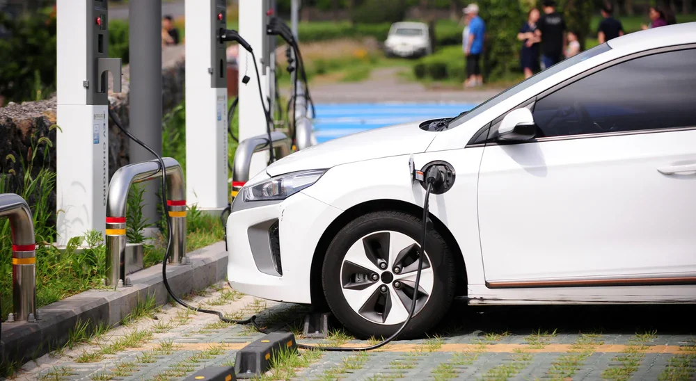 WHAT IS THE BEST RATED SUMMER TIRE FOR EV ANS PHEV?